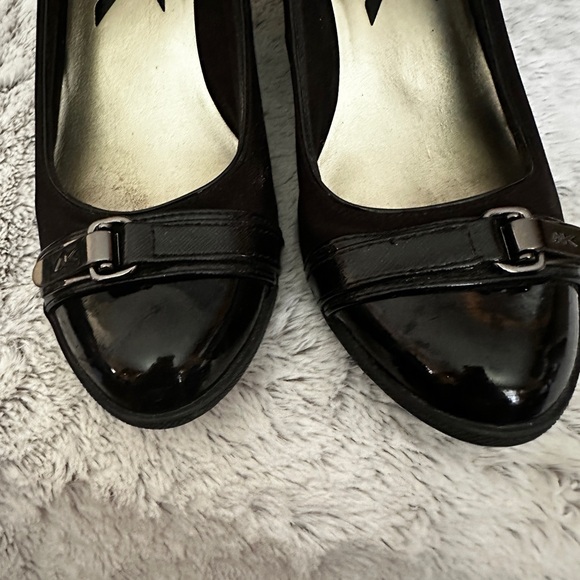 Anne Klein size 10 2” Low Wedge Dress Pump in Black - Picture 6 of 6